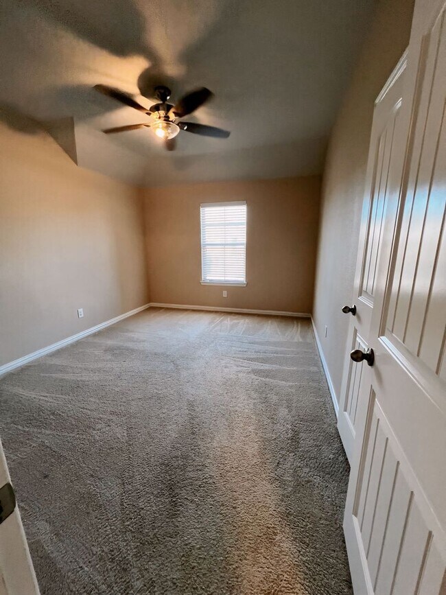 Building Photo - 4525 Conrad Ave