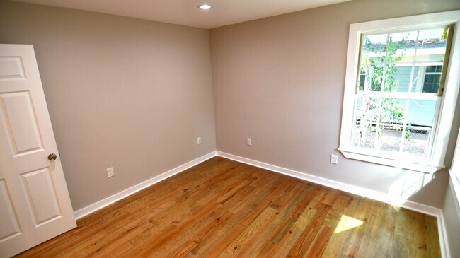 Building Photo - Charming Updated 2-Bedroom Home in Baton Rouge – Move-In Ready!