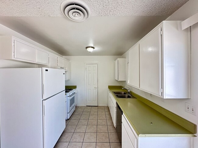 Building Photo - Charleston Lewis Homes