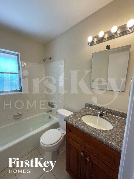 Building Photo - 4304 N Shore Dr