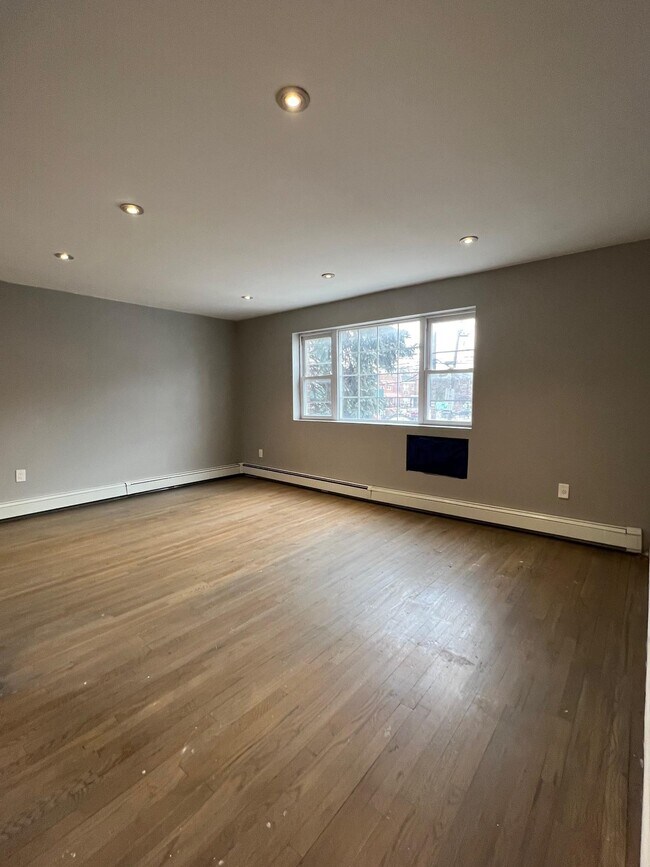 Building Photo - 4385 Wickham Ave