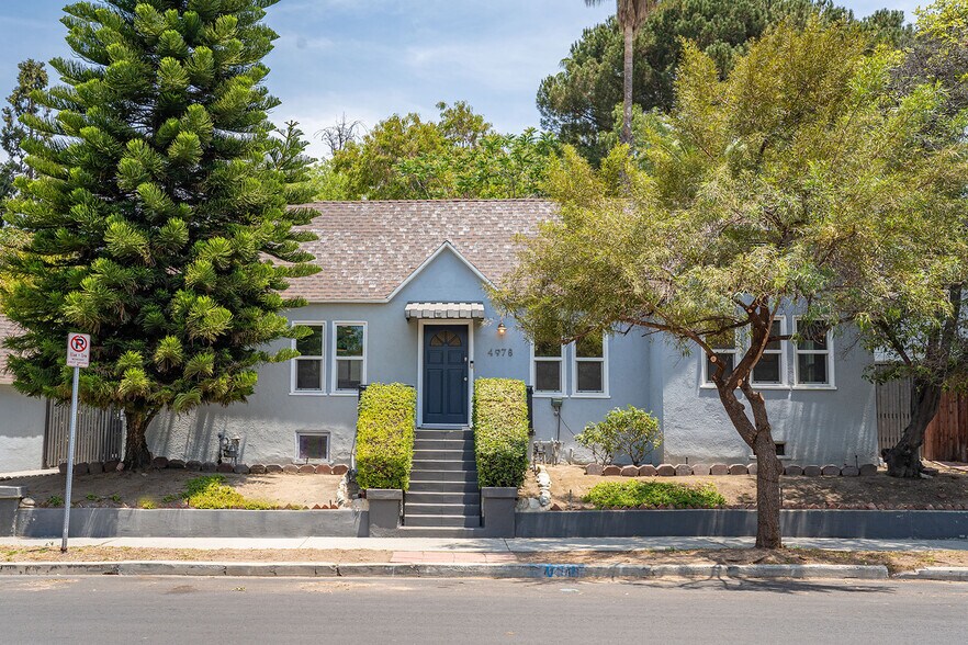 Building Photo - 4978 N. Maywood Ave
