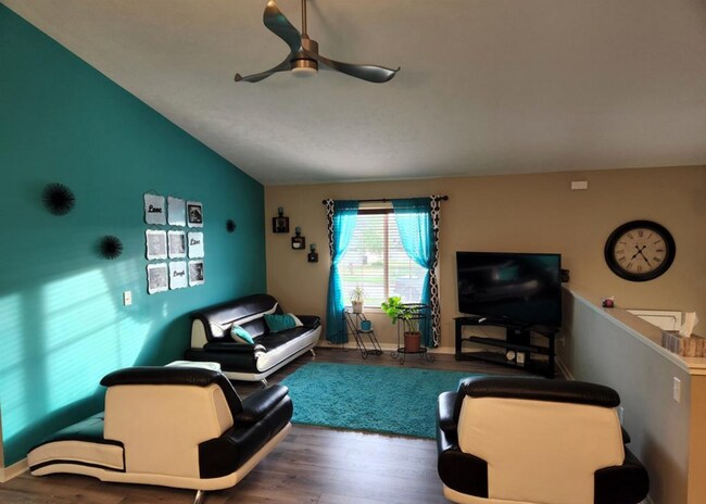 Building Photo - 5900 Clear Pointe Dr SE