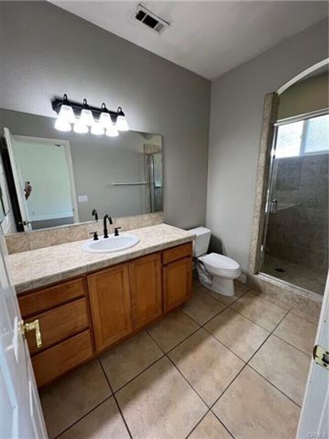 Building Photo - Charming Canyon Lake Home