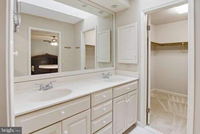 Building Photo - 428 Crane's Roost Ct