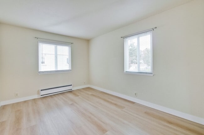 Building Photo - Refreshed 2/2 Second Floor Campbell Condominium in Great Location! Attached Garage & Additional S...