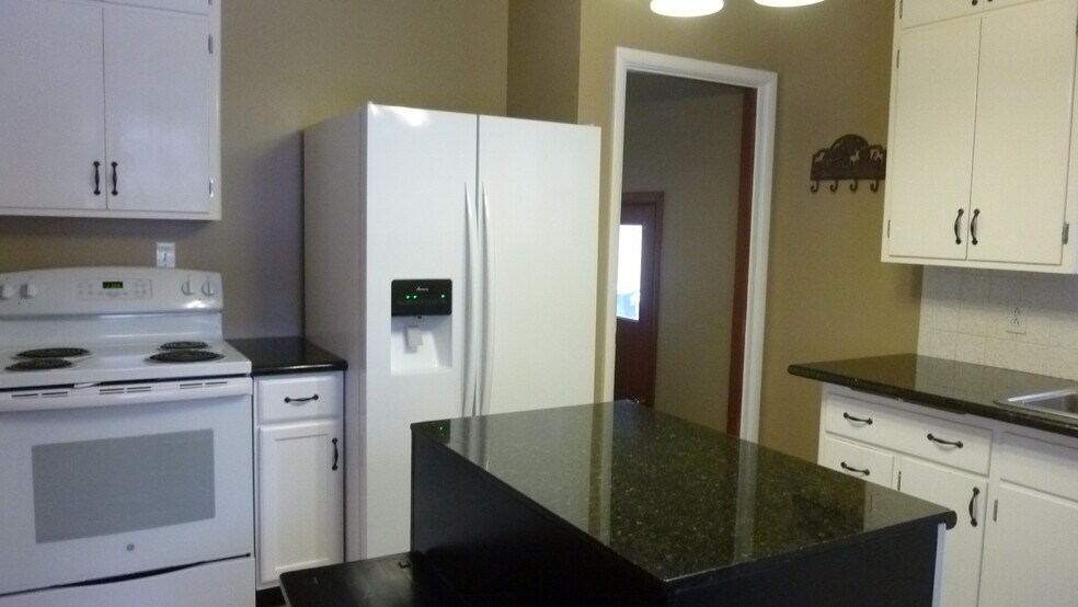 Building Photo - 719 E 35th Ave