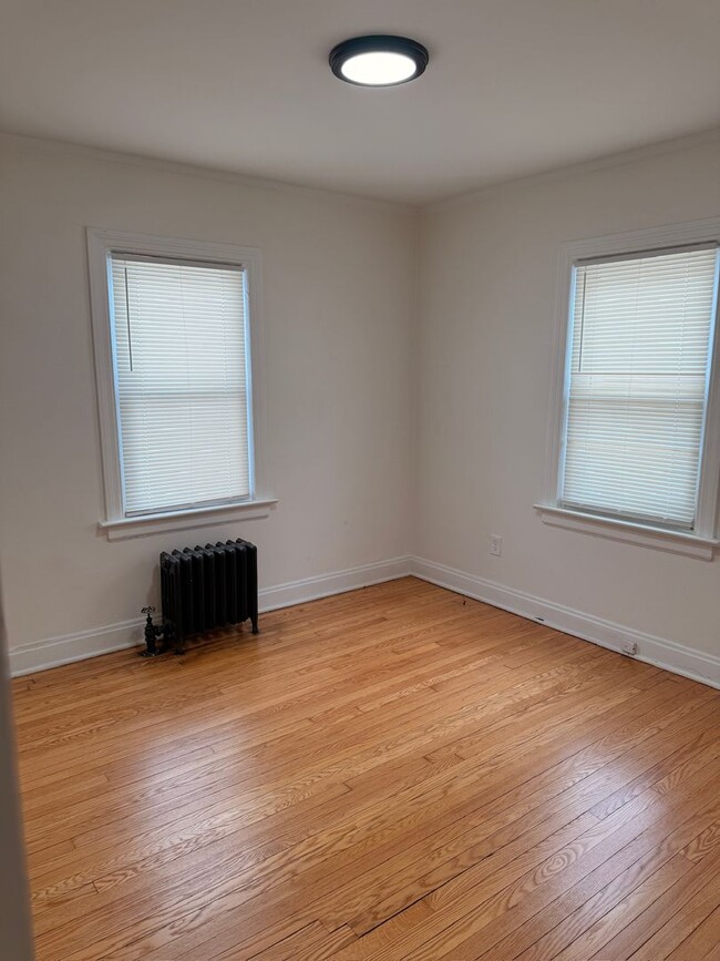 Building Photo - Oakland-Akron