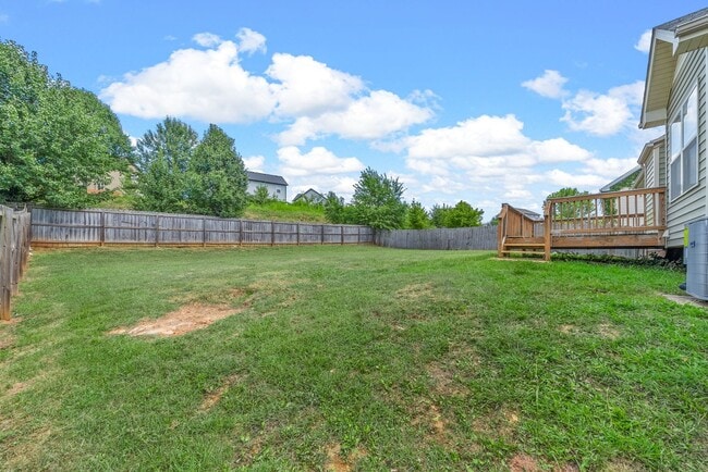 Building Photo - Large home ready for you to call home today!