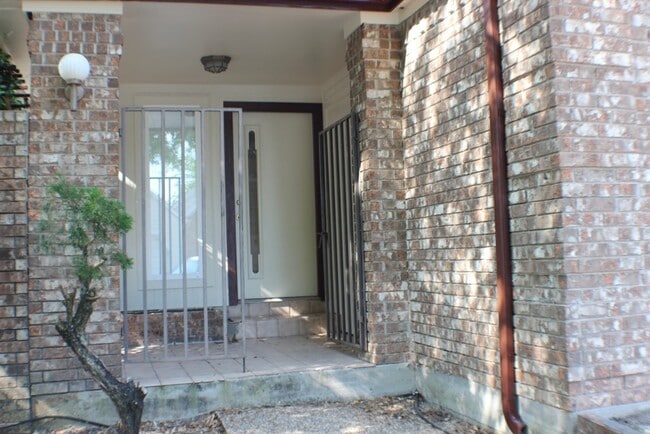 Building Photo - 16723 Clear Oak Way