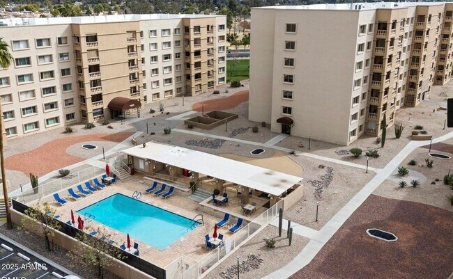 Primary Photo - 7920 E Camelback Rd