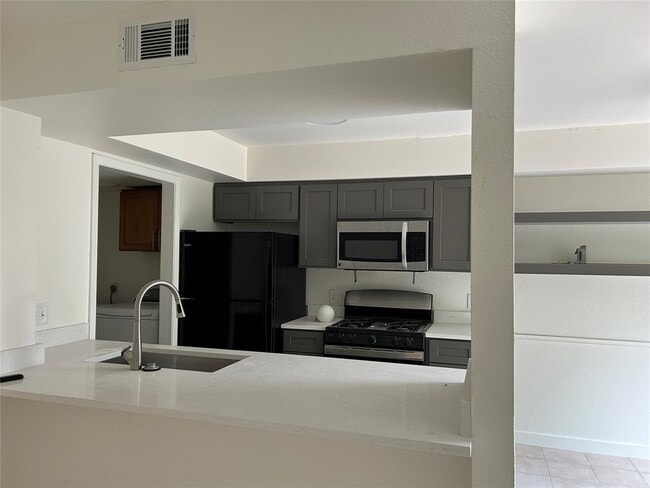 Building Photo - 5903 Cougar Dr