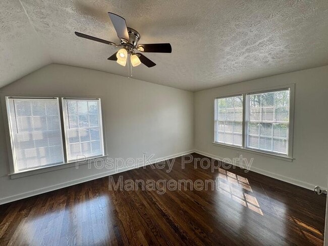 Building Photo - 419 Victoria Dr