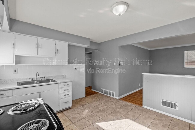 Building Photo - 1216 Lakeview Ave