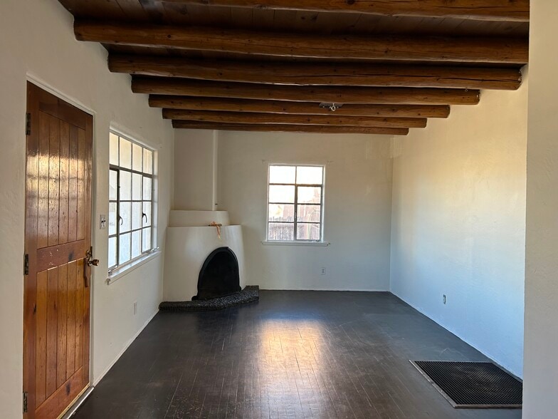 livingroom - 2038 Kiva Rd