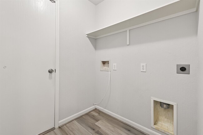 Building Photo - 7554 Appleberry Dr