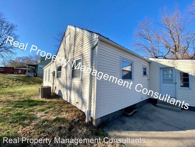 Building Photo - 3 br, 1 bath House - 11605 E 35th St S