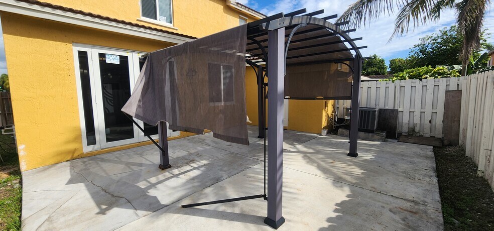 Building Photo - 640 SE 1st St