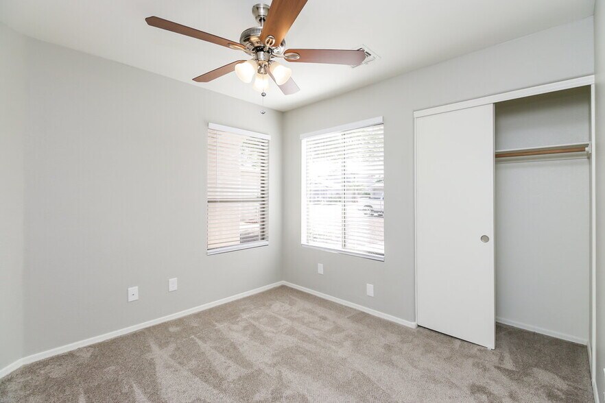 Building Photo - 10602 W Rosewood Dr