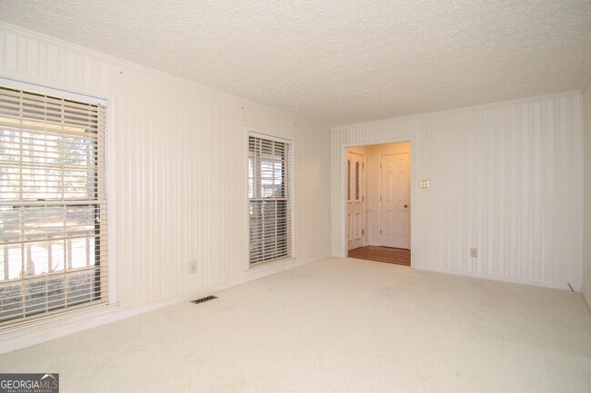 Building Photo - 125 Surrey Pl