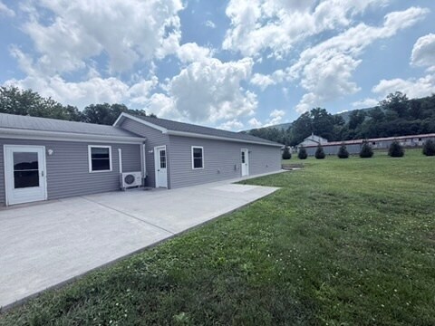 Building Photo - 8690 PA-25