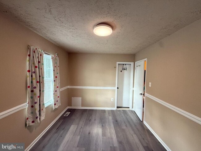 Building Photo - 8625 Reinecke Ct