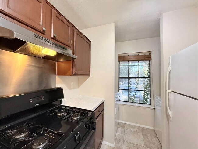 Building Photo - 11901 Swearingen Dr
