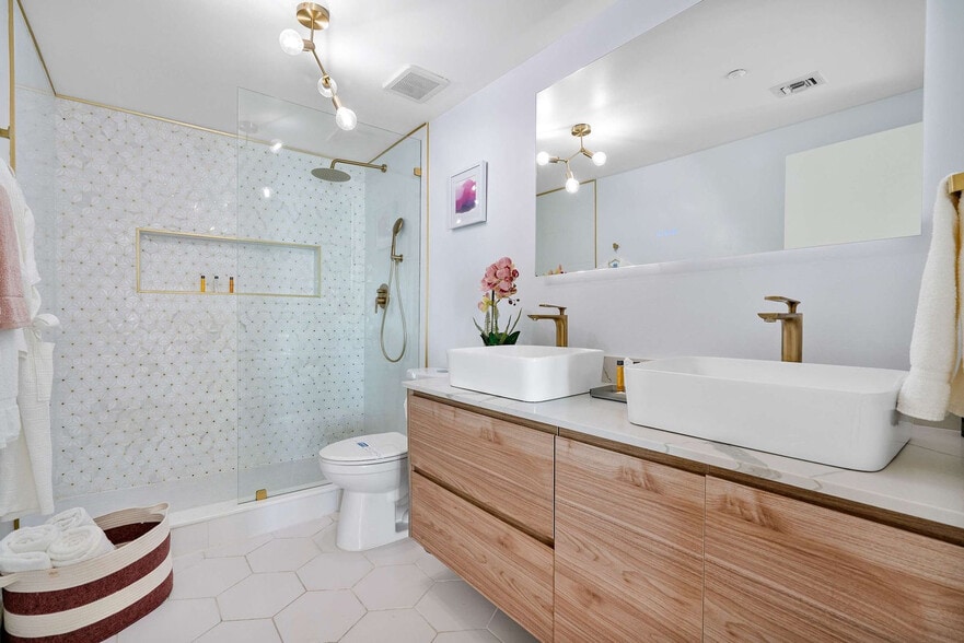 Building Photo - 2889 McFarlane Rd