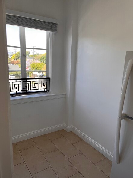 Building Photo - 3005 Main St