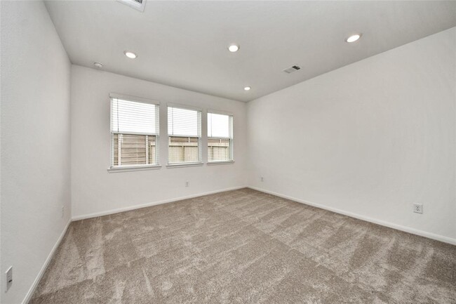 Building Photo - 18010 Whitetail Run Ln