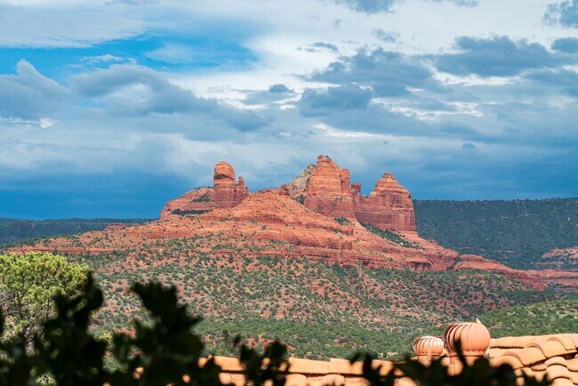 Building Photo - Unfurnished West Sedona Home, 1-year long-...