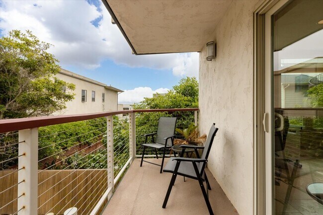 Building Photo - 935 Genter St