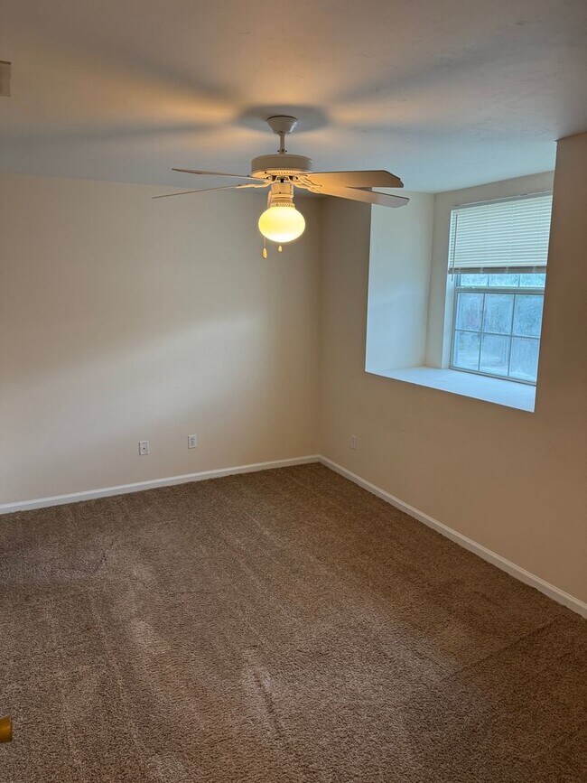 Building Photo - 3/2 Townhouse Available for Immediate Occu...