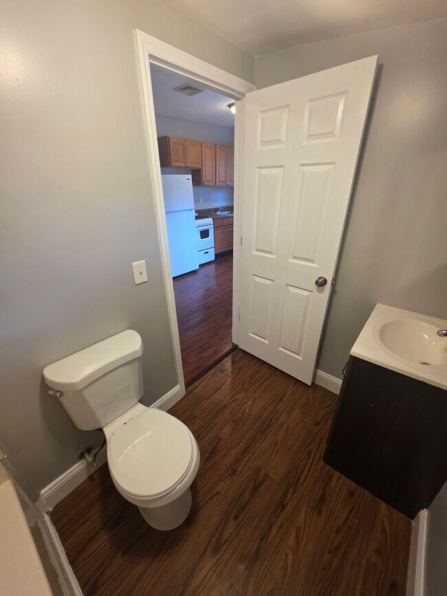 Building Photo - 2 Bed 1 Bath Apartment In Loch Sheldrake