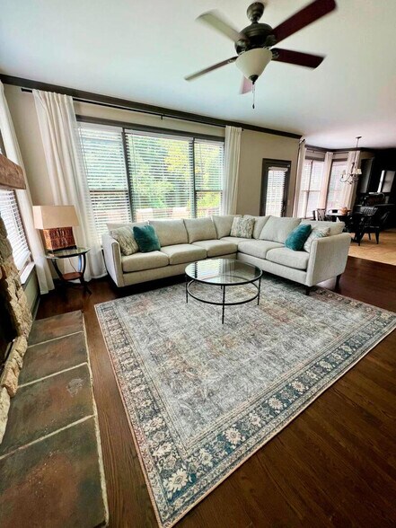 Primary Photo - 10 Bridlewood Ct