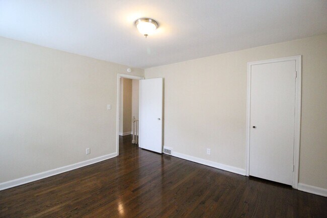 Building Photo - 312 E 26th Ave