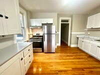 Building Photo - 589 Pleasant St