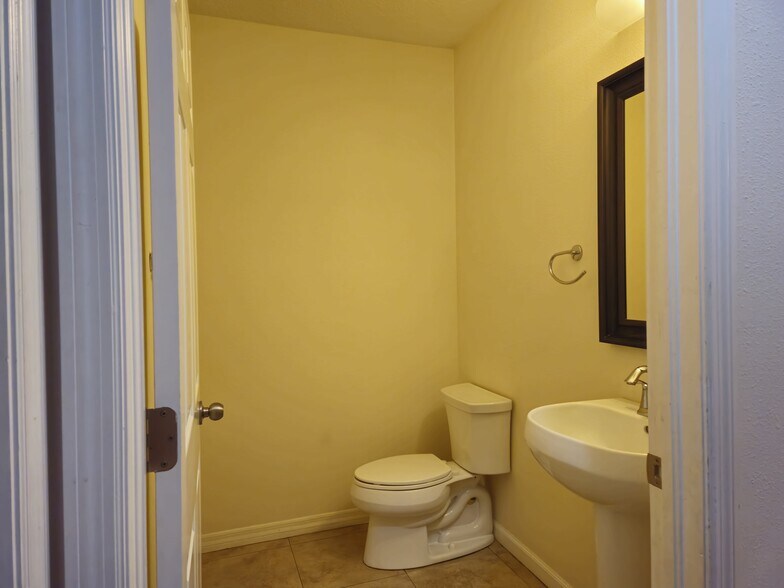 Building Photo - 14 Meridian Dr