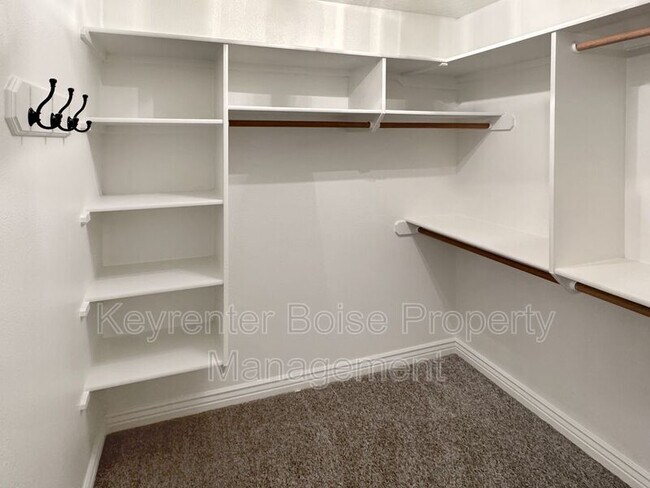 Building Photo - 538 E Halpin Dr