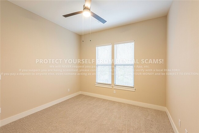 Building Photo - 874 S Hill Ave