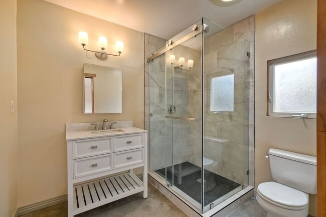 Building Photo - Coastal Living - Minutes from the Beach