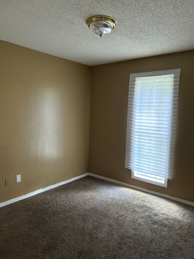 Building Photo - Cute 3BR 2 Bath