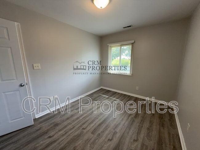 Building Photo - 1406 Oswego St