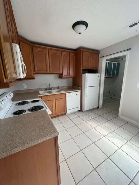 kitchen - 1411 Dove Run Dr