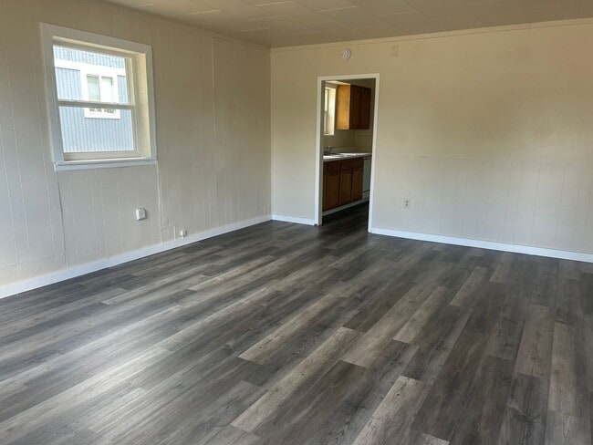 Building Photo - 2 Bedroom / 1 Bathroom North Spokane Home