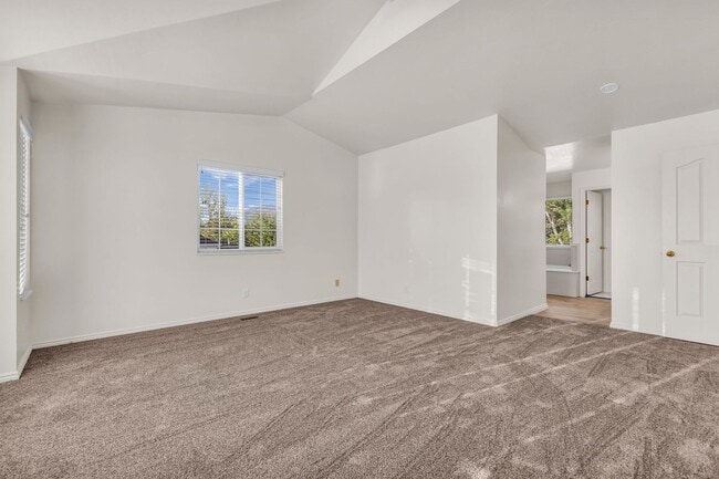 Building Photo - 5BR Sandy Home w/ NEW Flooring, Huge Basement & Large Backyard