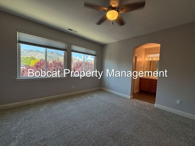Building Photo - 1240 Flintwood Dr