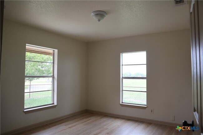 Building Photo - 707 Old Seguin Luling Rd
