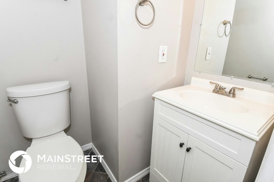 Building Photo - 627 Staffordshire Dr