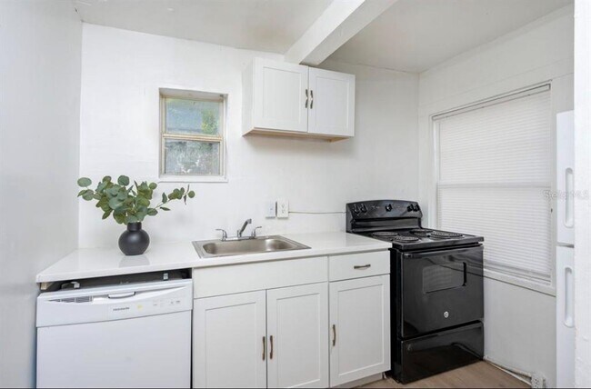 Building Photo - 1701 14th St S